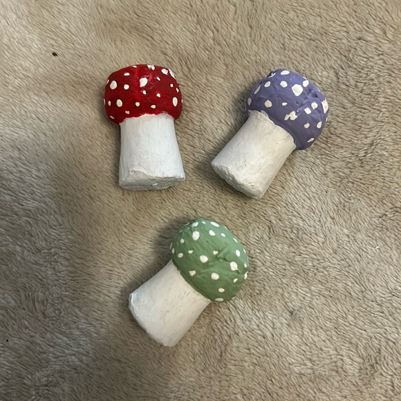Hand painted Mini Mushroom Decor Made From Wine Corks - Picture 1 of 4